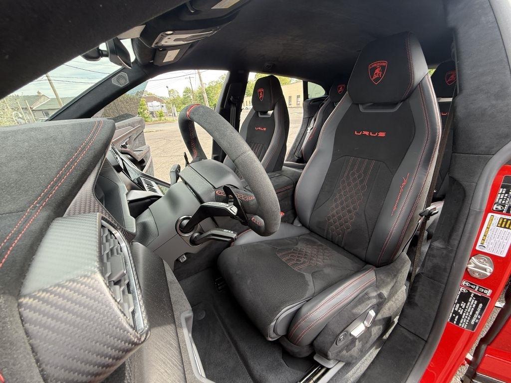 Lamborghini Urus  2024
