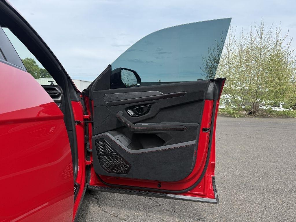 Lamborghini Urus  2024