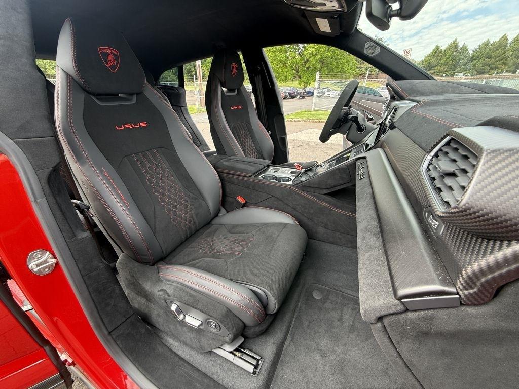 Lamborghini Urus  2024