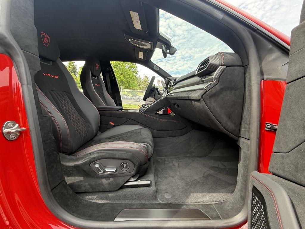 Lamborghini Urus  2024