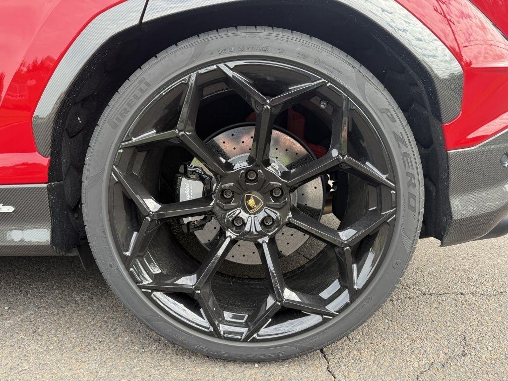 Lamborghini Urus  2024