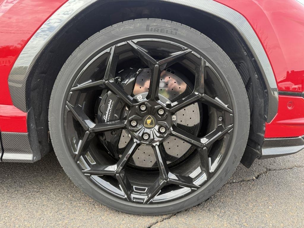 Lamborghini Urus  2024