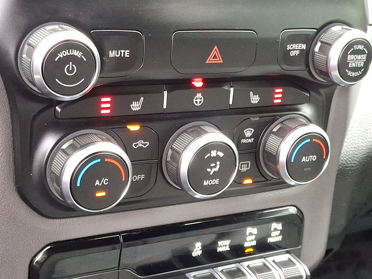 RAM 1500 Big Horn Crew Cab SWB 4WD 2021