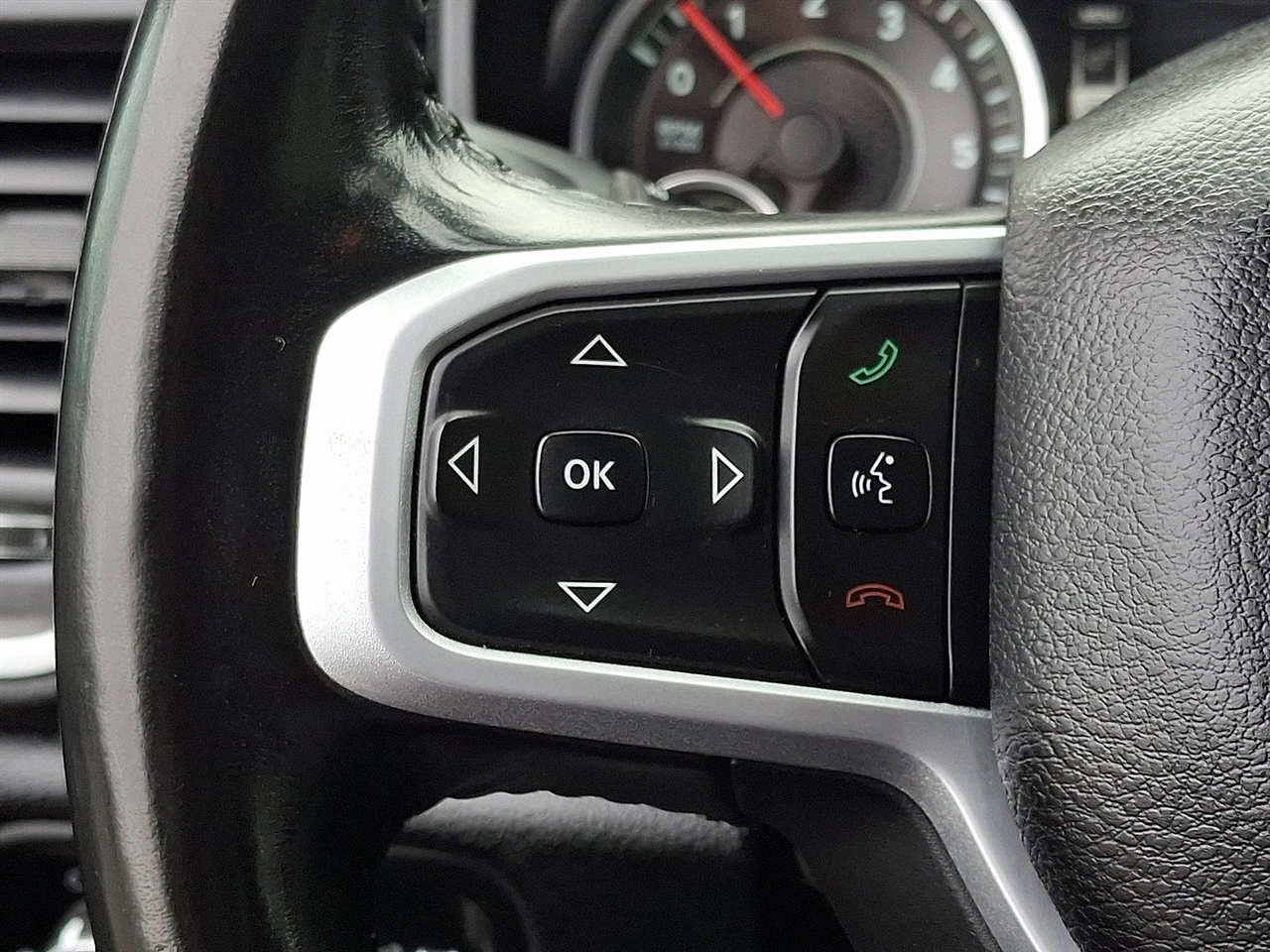 RAM 1500 Big Horn Crew Cab SWB 4WD 2021