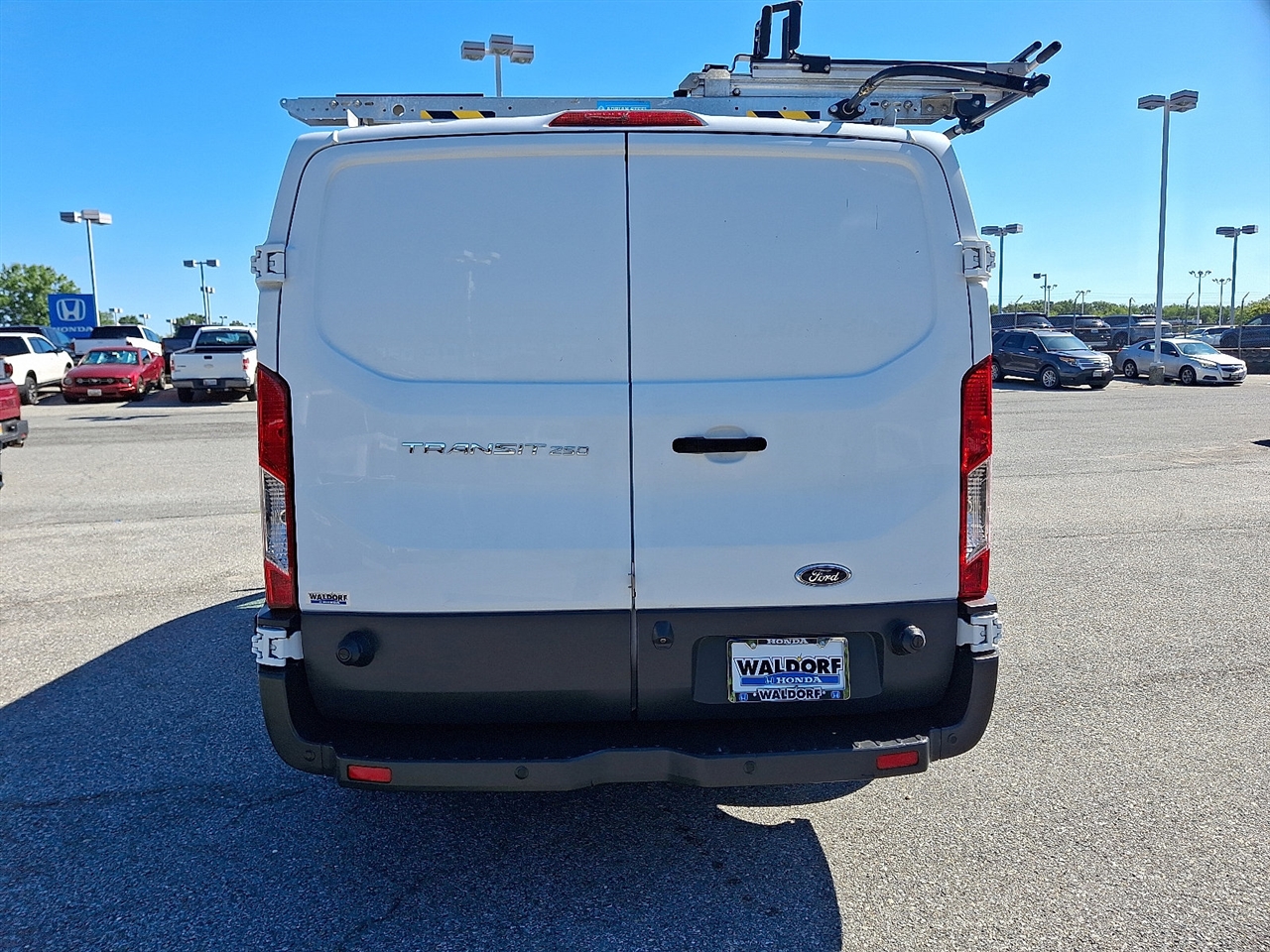 Ford Transit 250 Van Low Roof w/Sliding Pass. 148-in. WB 2017