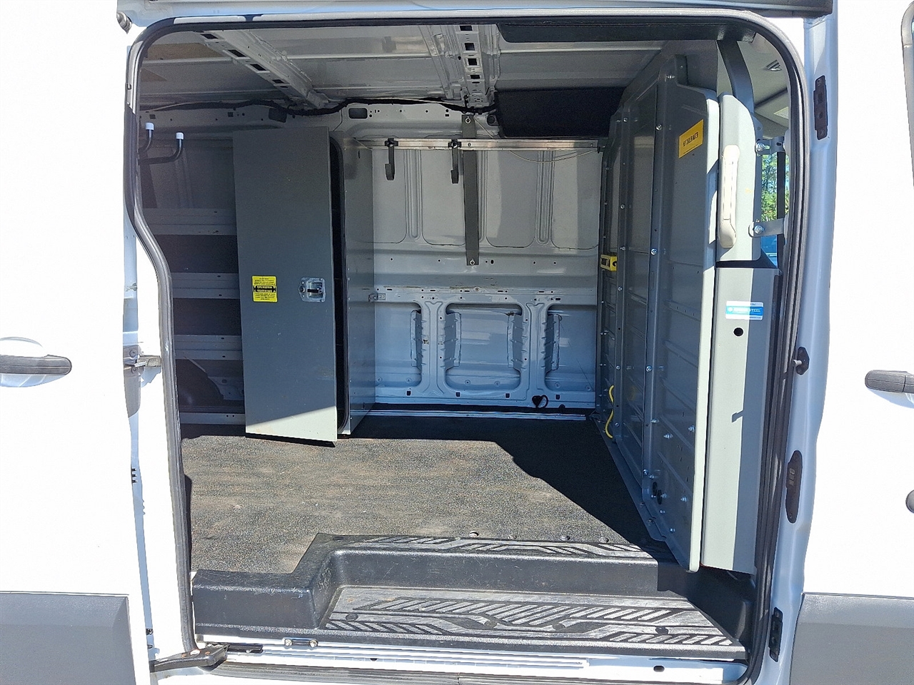 Ford Transit 250 Van Low Roof w/Sliding Pass. 148-in. WB 2017