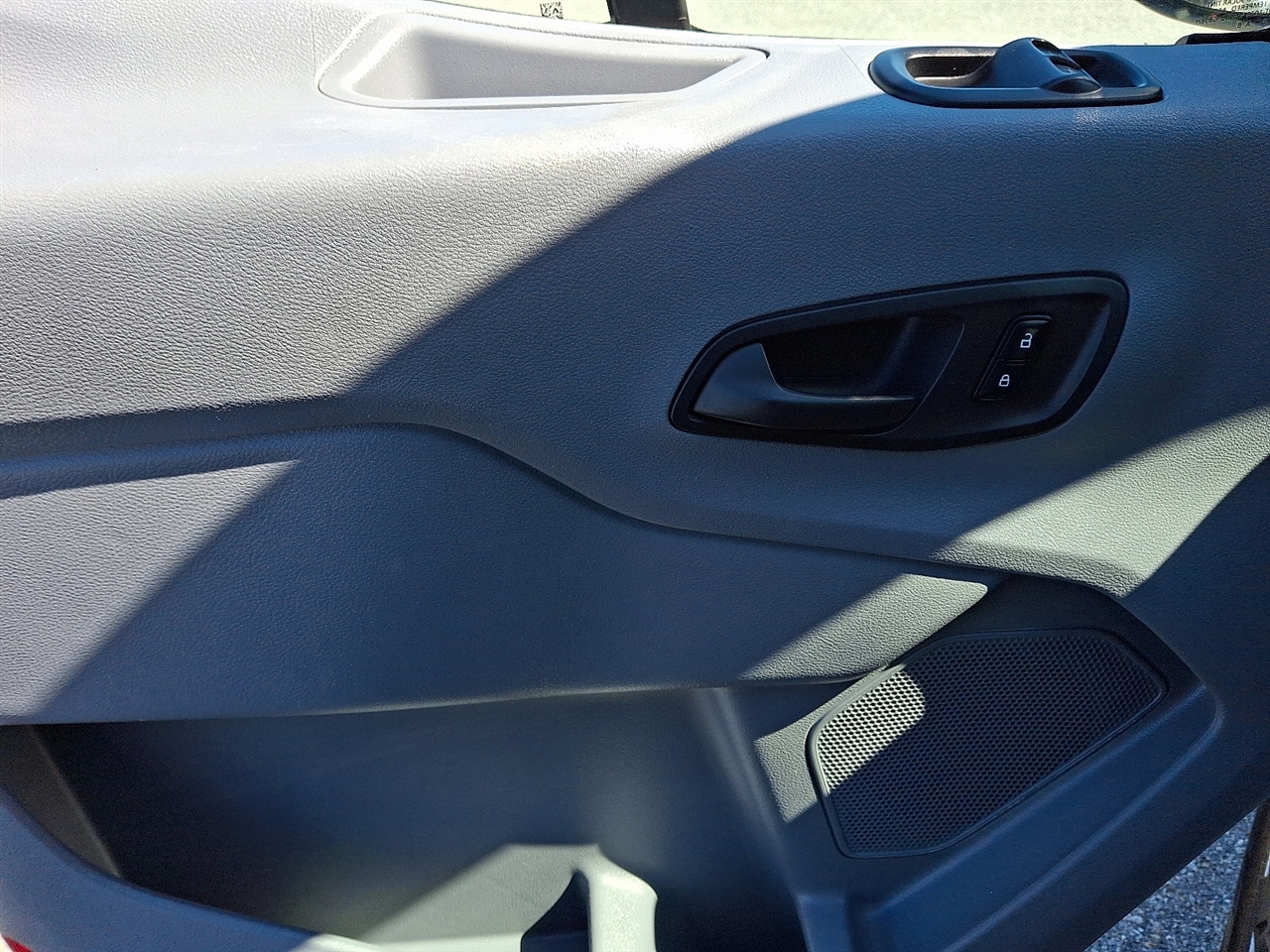 Ford Transit 250 Van Low Roof w/Sliding Pass. 148-in. WB 2017