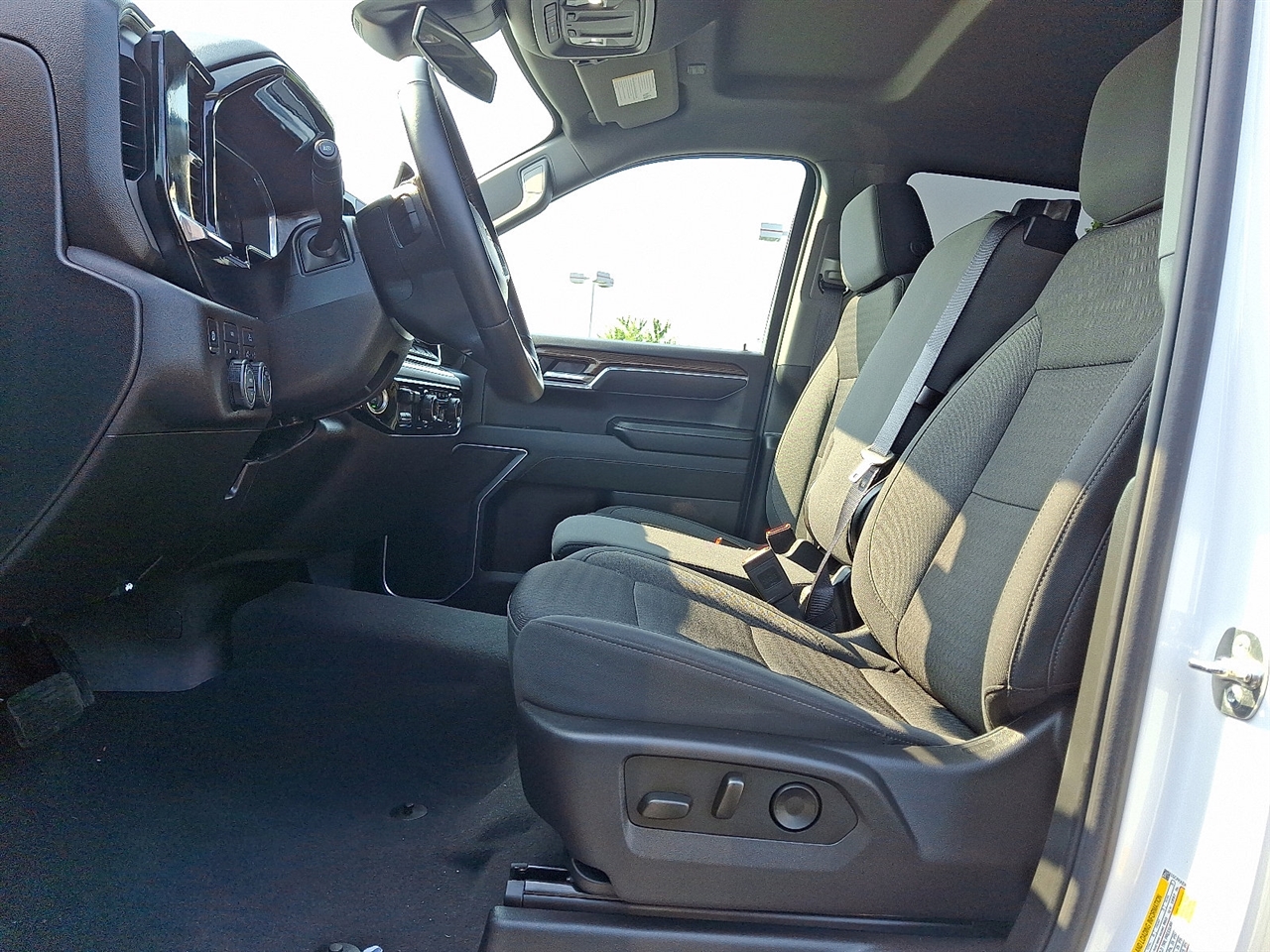 Chevrolet Silverado 1500 LT-L Crew Cab 4WD 2025