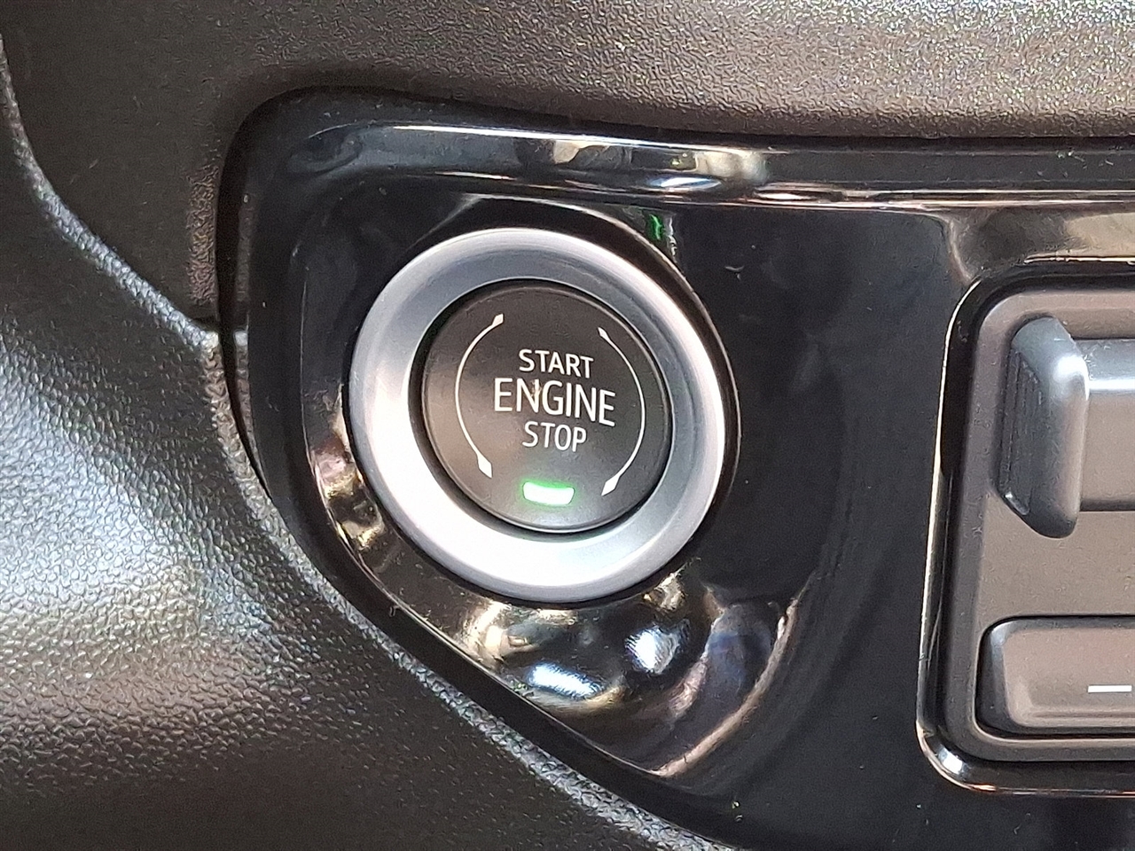 Chevrolet Silverado 1500 LT-L Crew Cab 4WD 2025