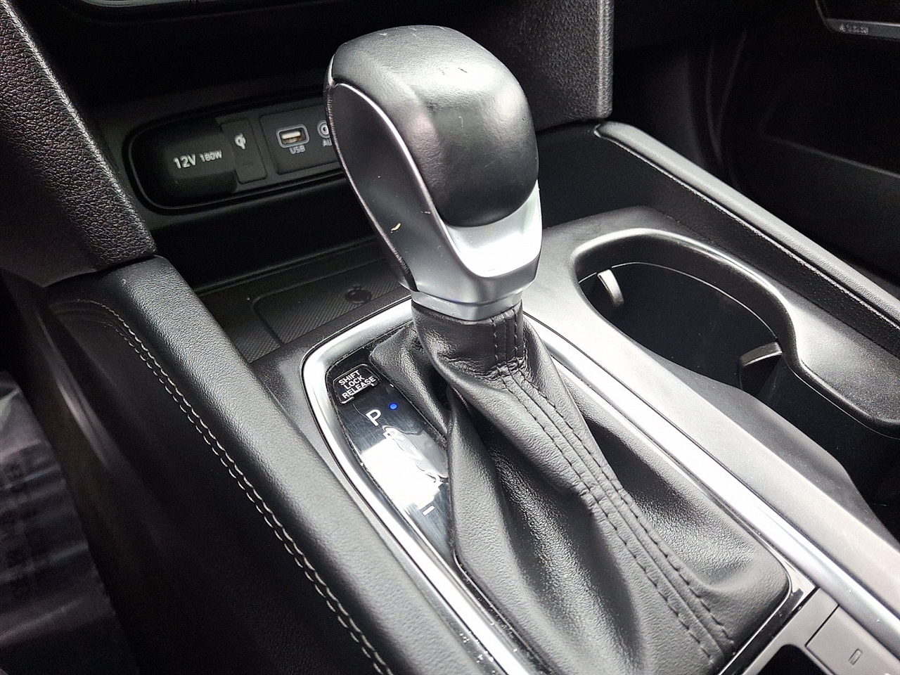 Hyundai Santa Fe SEL 2.0T w/Convenience and Premium Packages 2020