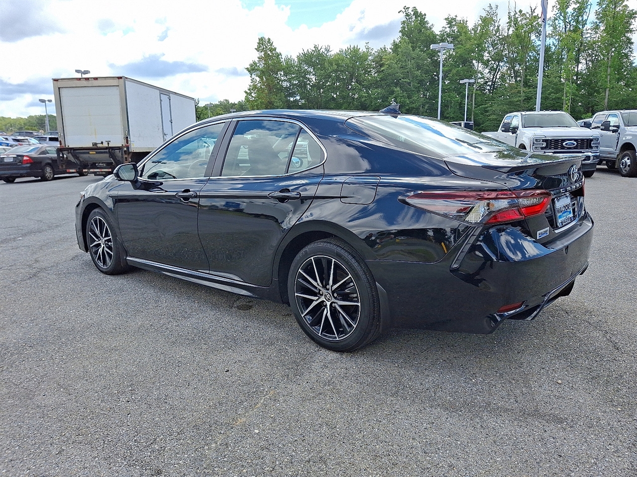 Toyota Camry SE 2024