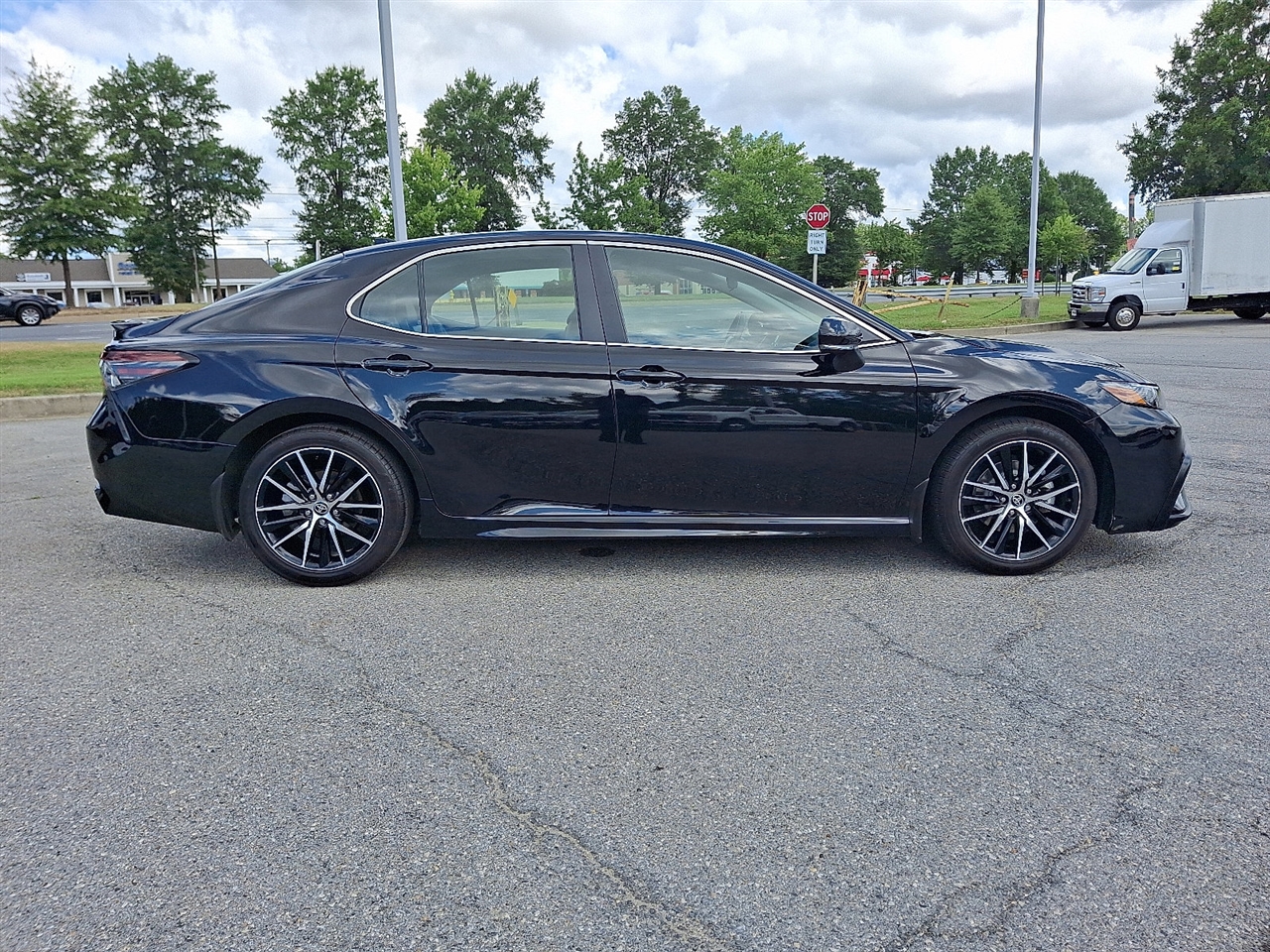 Toyota Camry SE 2024