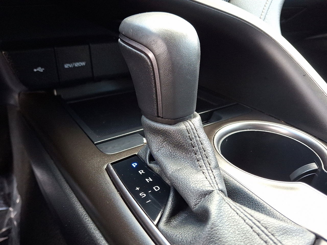 Toyota Camry SE 2024