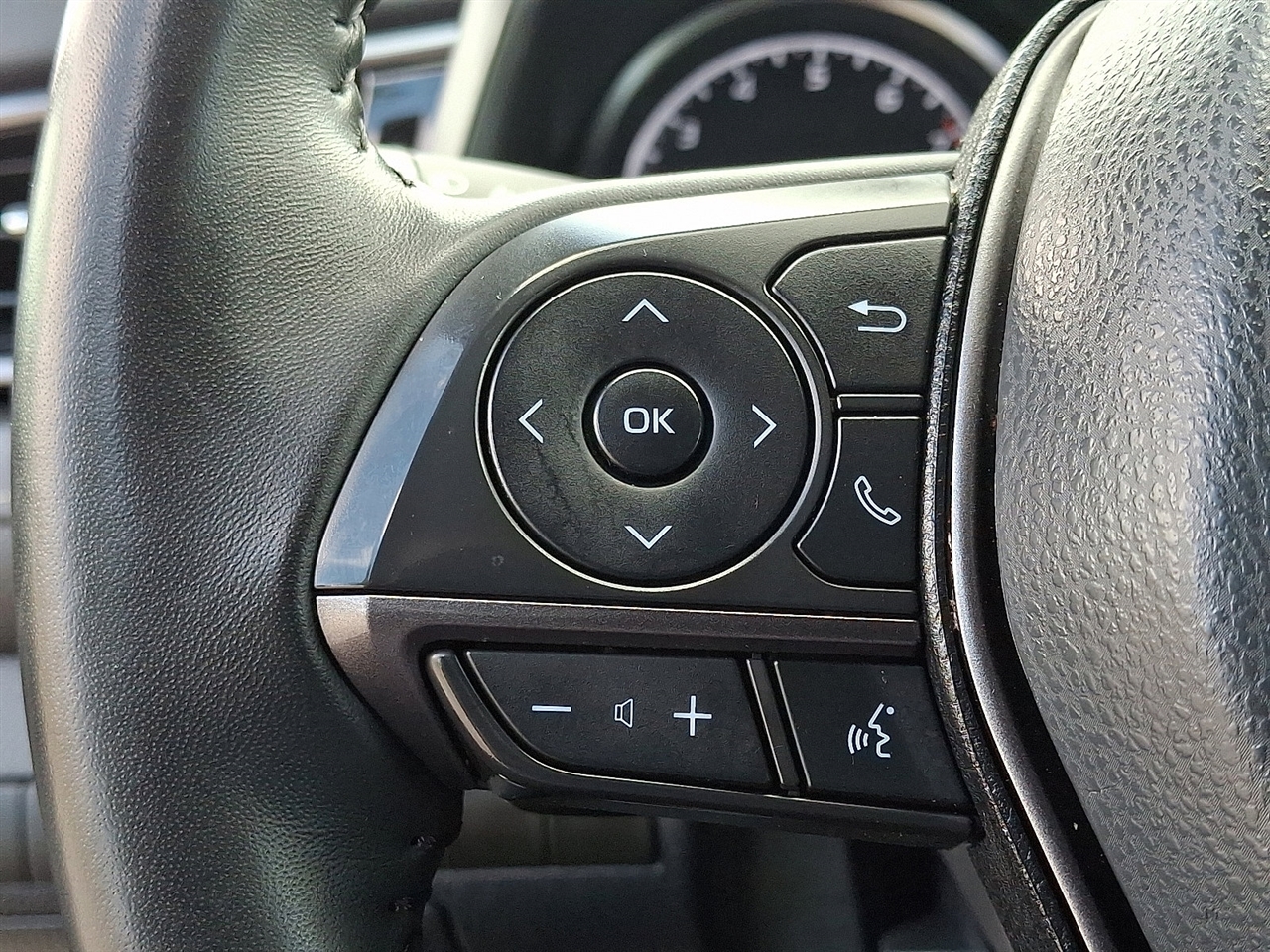 Toyota Camry SE 2024