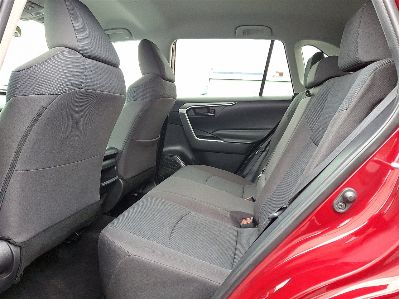 Toyota RAV4 LE AWD 2021