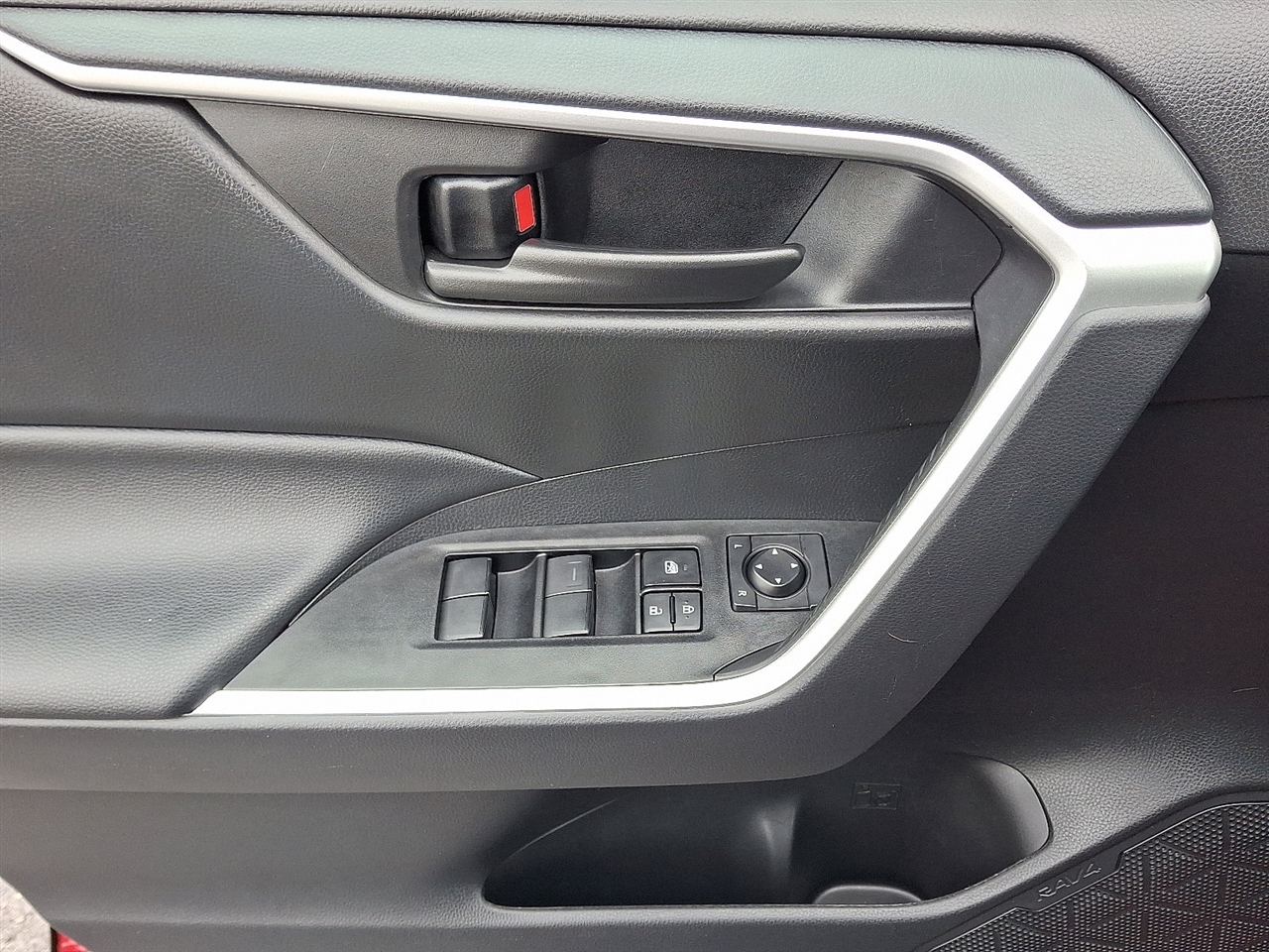 Toyota RAV4 LE AWD 2021