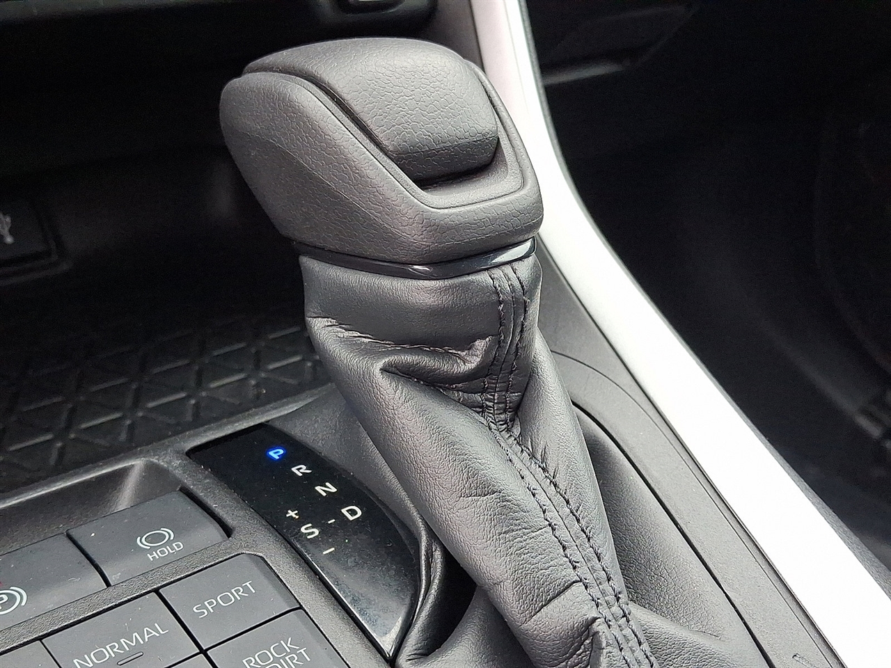 Toyota RAV4 LE AWD 2021