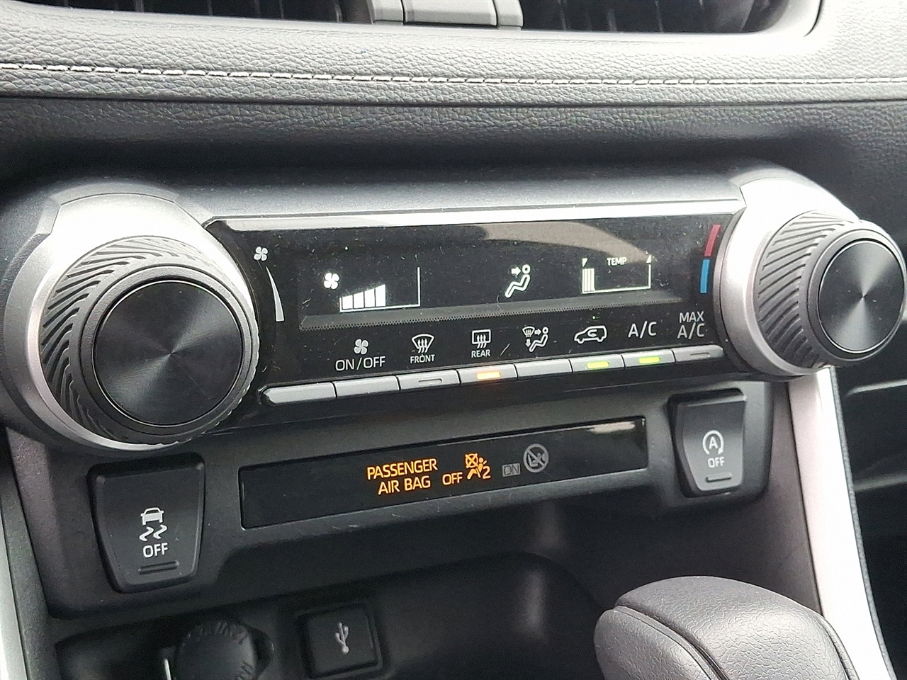 Toyota RAV4 LE AWD 2021