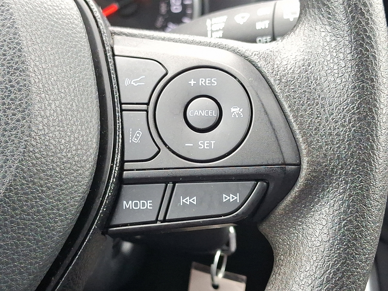 Toyota RAV4 LE AWD 2021