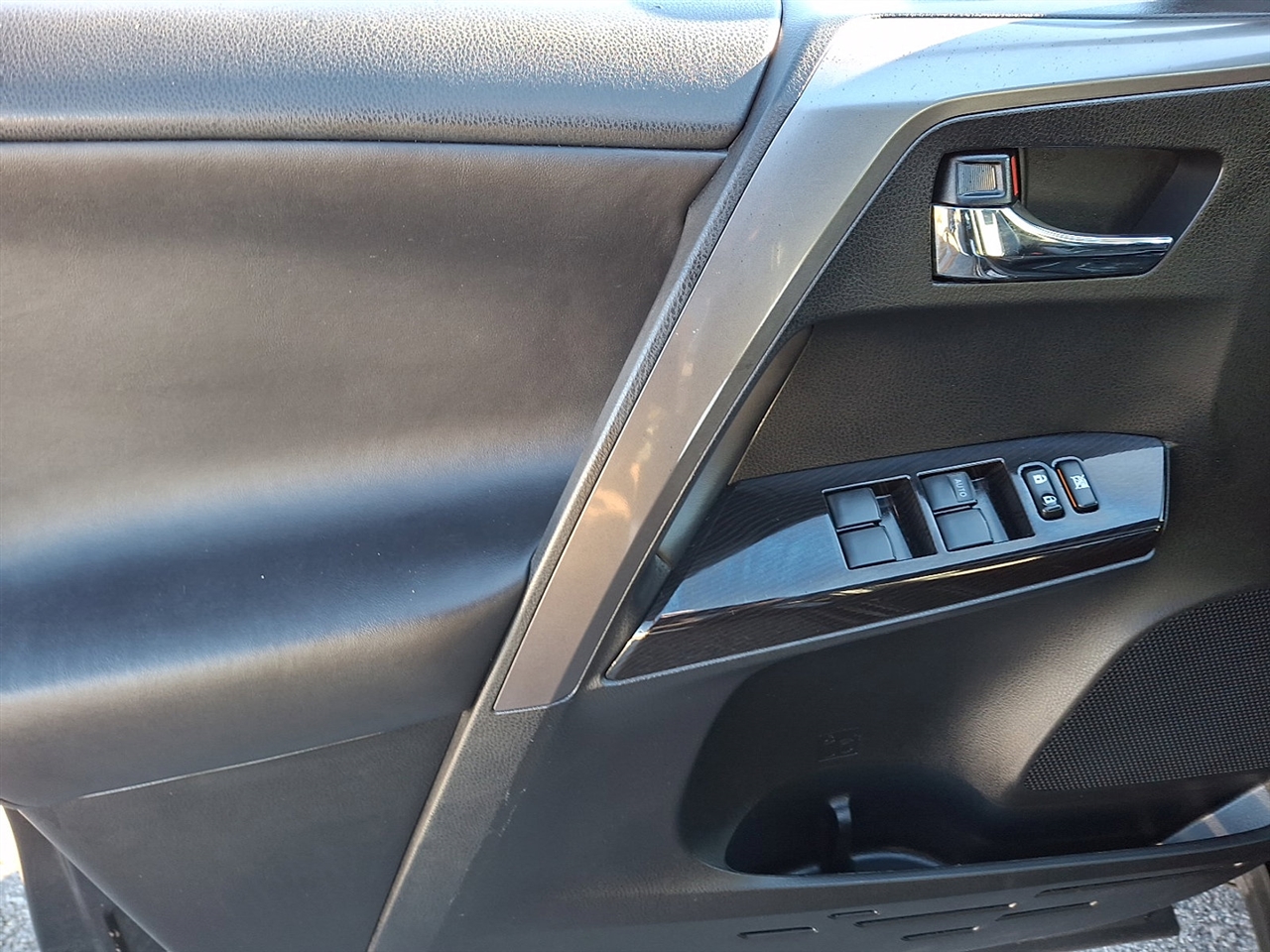 Toyota RAV4 SE 4WD 2016