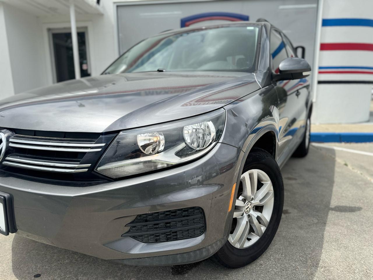 Volkswagen Tiguan S 2016
