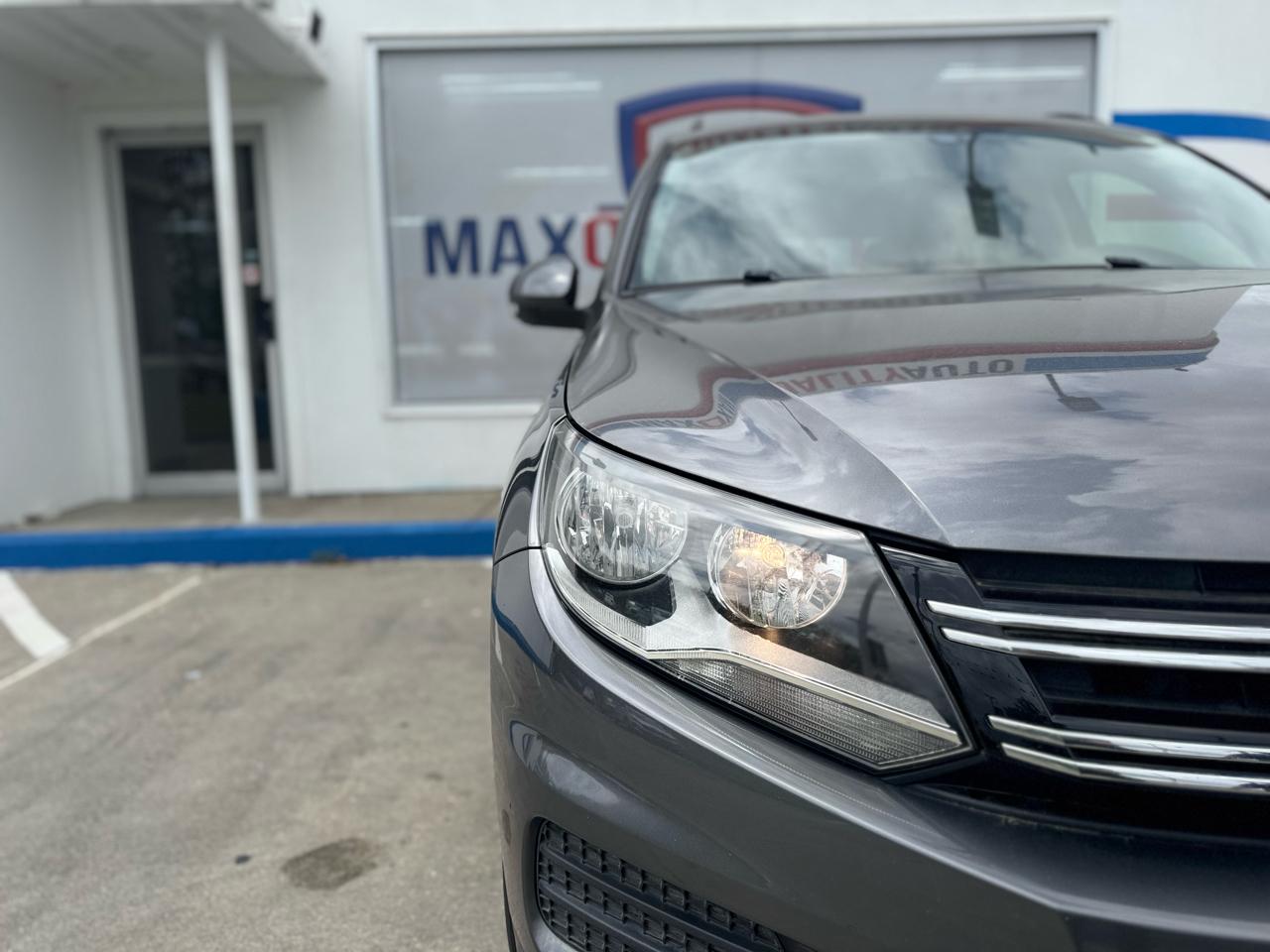 Volkswagen Tiguan S 2016