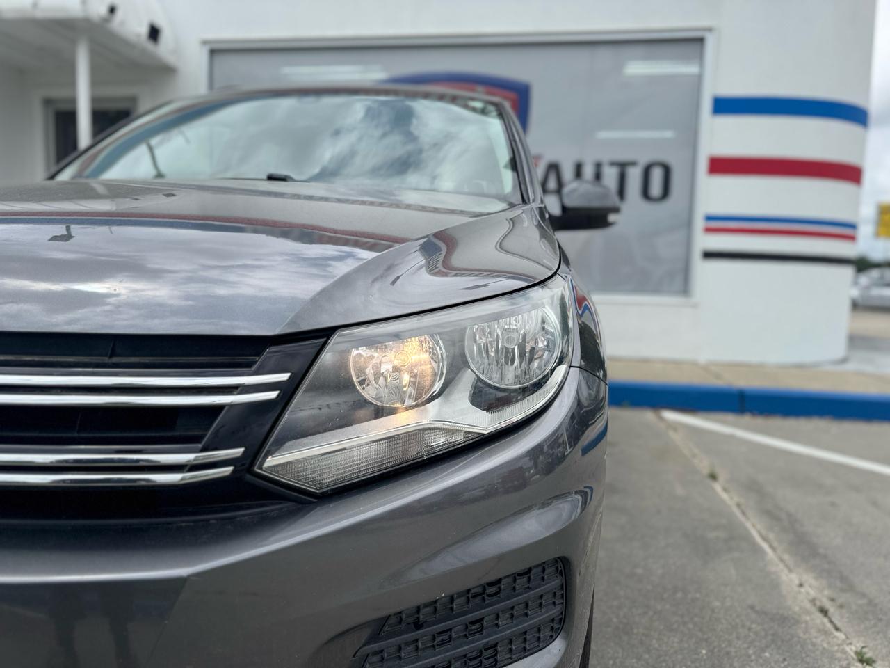 Volkswagen Tiguan S 2016