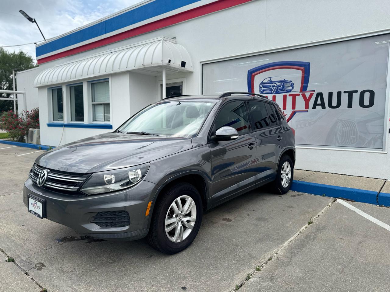 Volkswagen Tiguan S 2016
