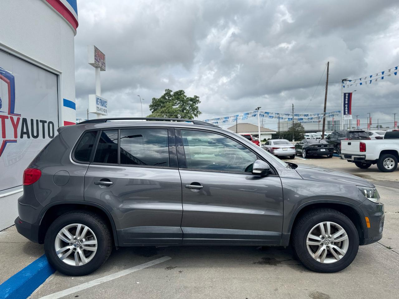Volkswagen Tiguan S 2016