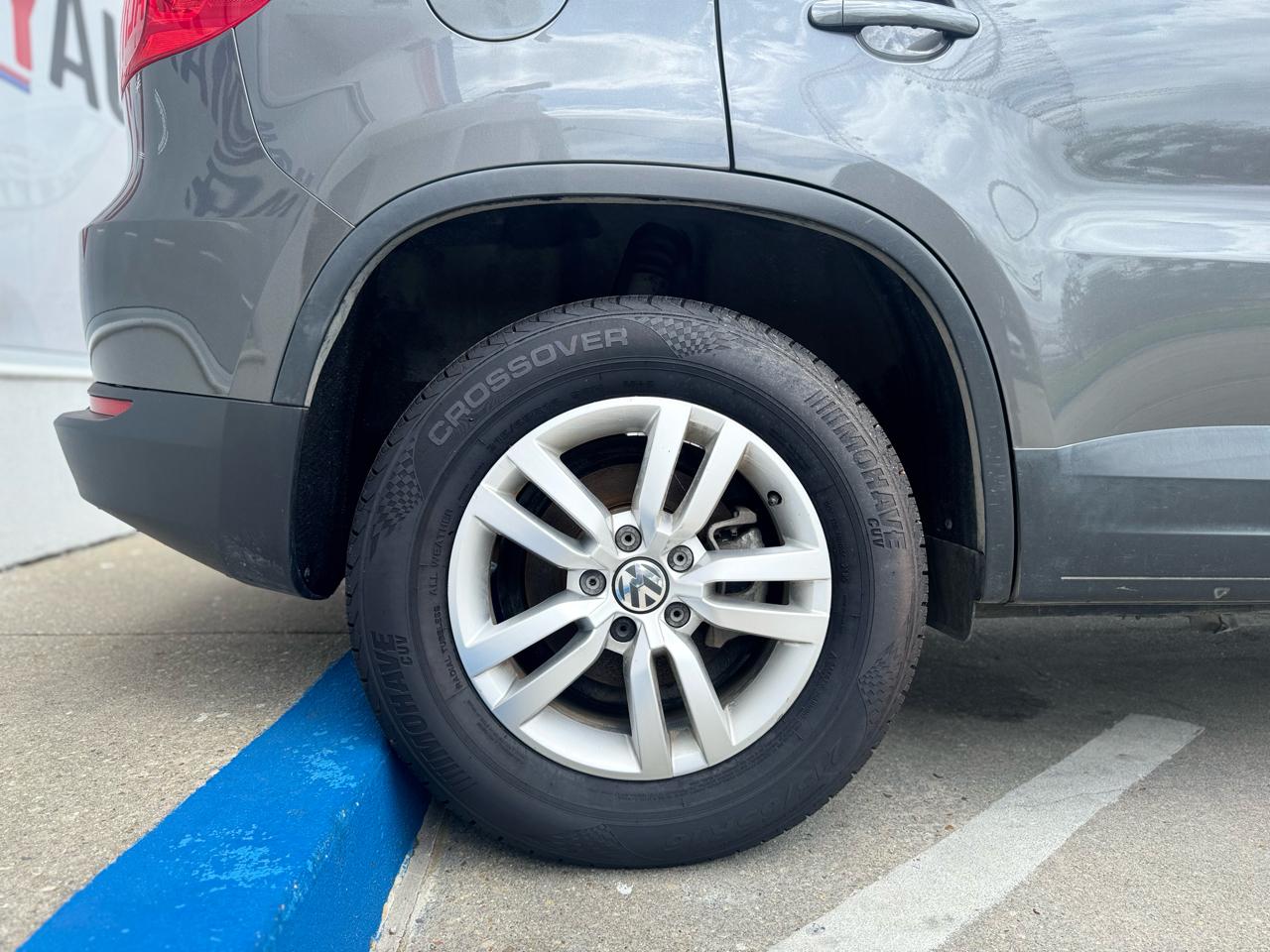 Volkswagen Tiguan S 2016