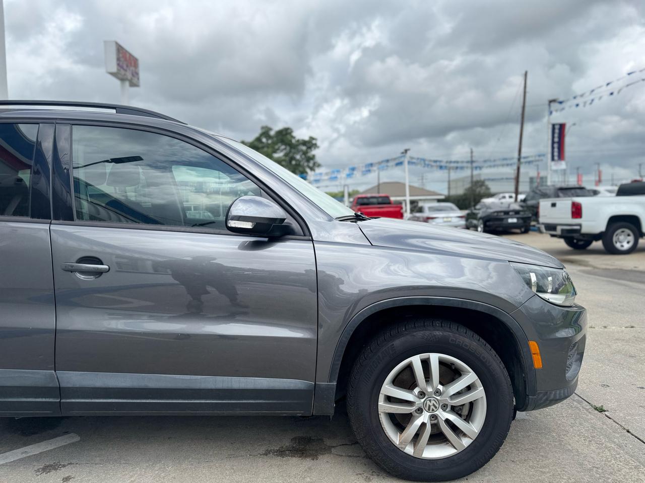 Volkswagen Tiguan S 2016