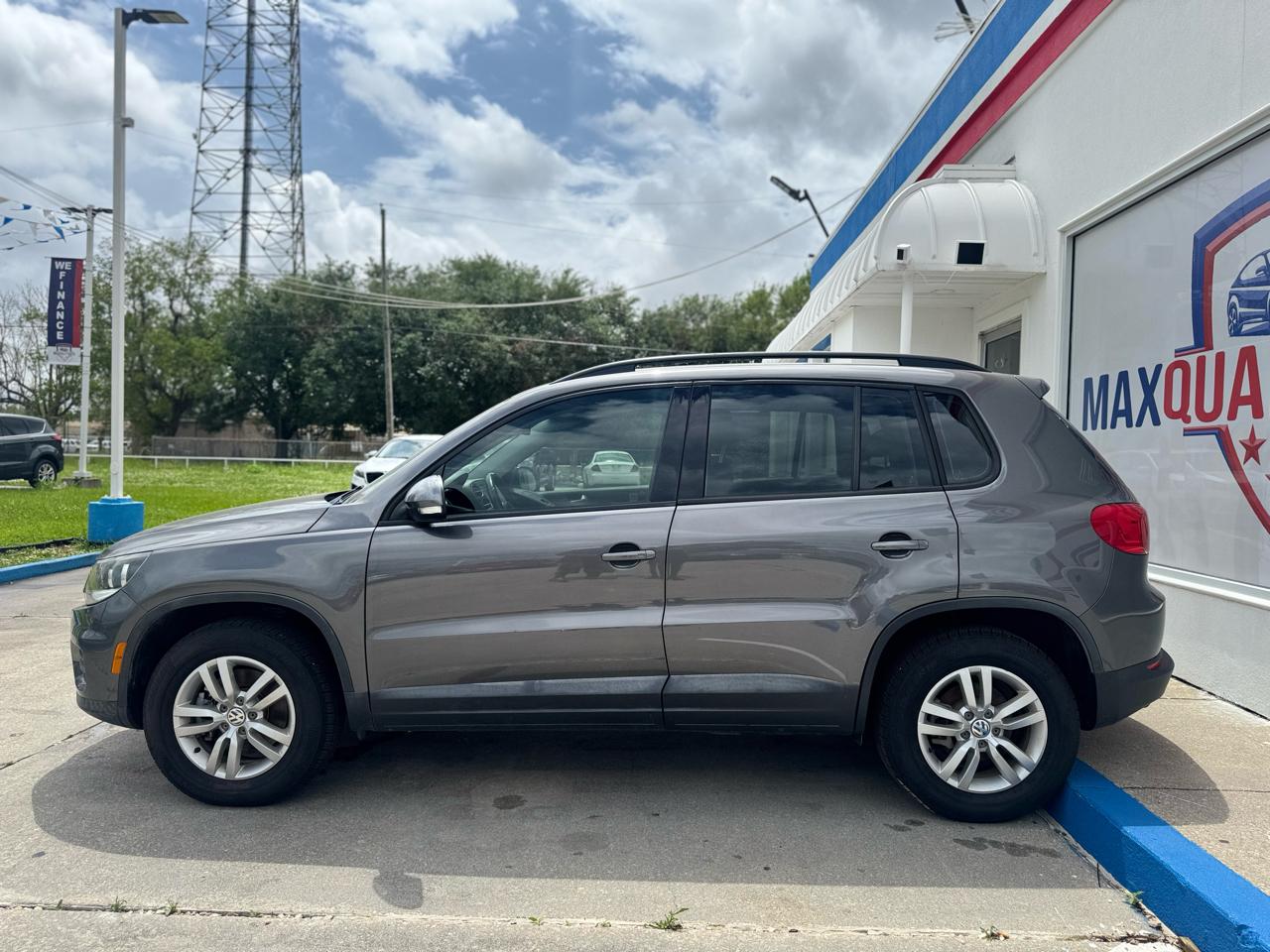 Volkswagen Tiguan S 2016