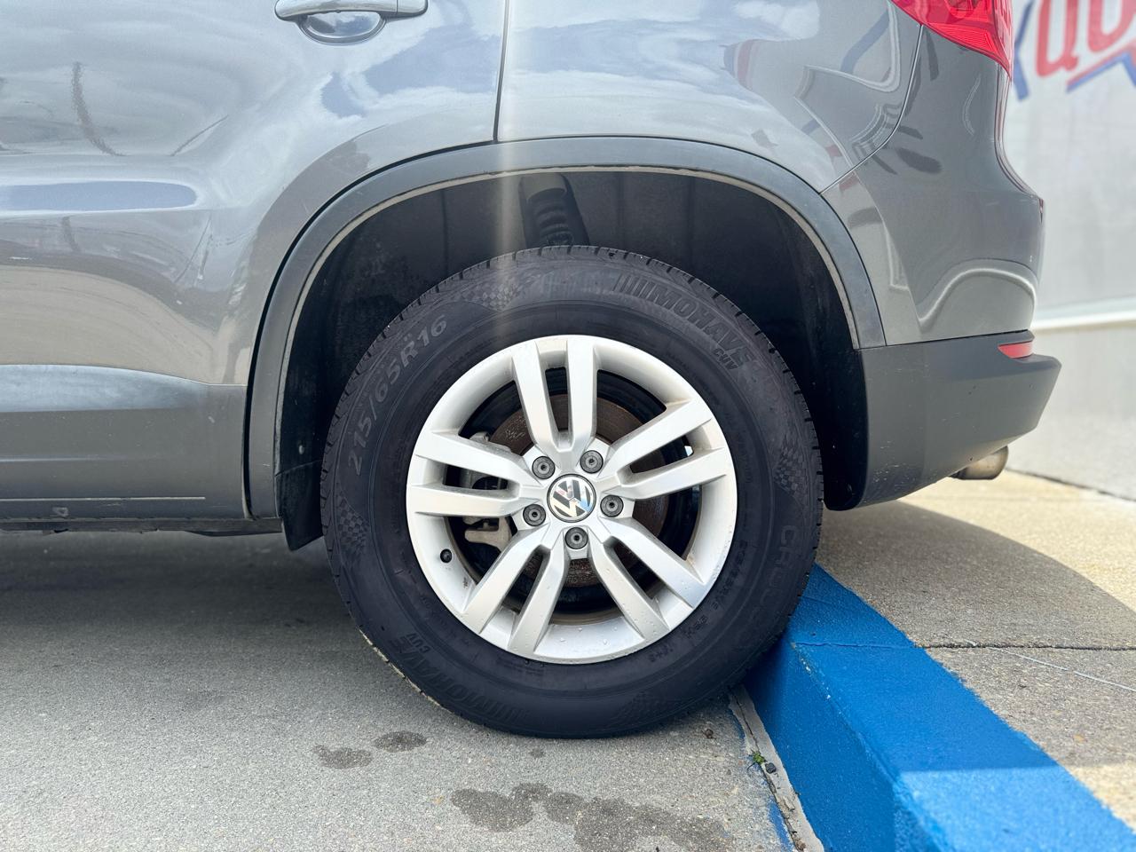 Volkswagen Tiguan S 2016