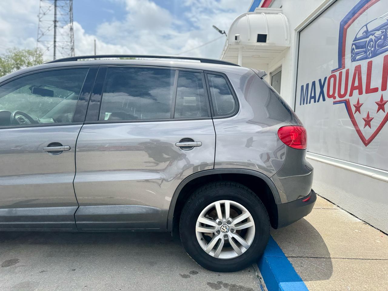 Volkswagen Tiguan S 2016