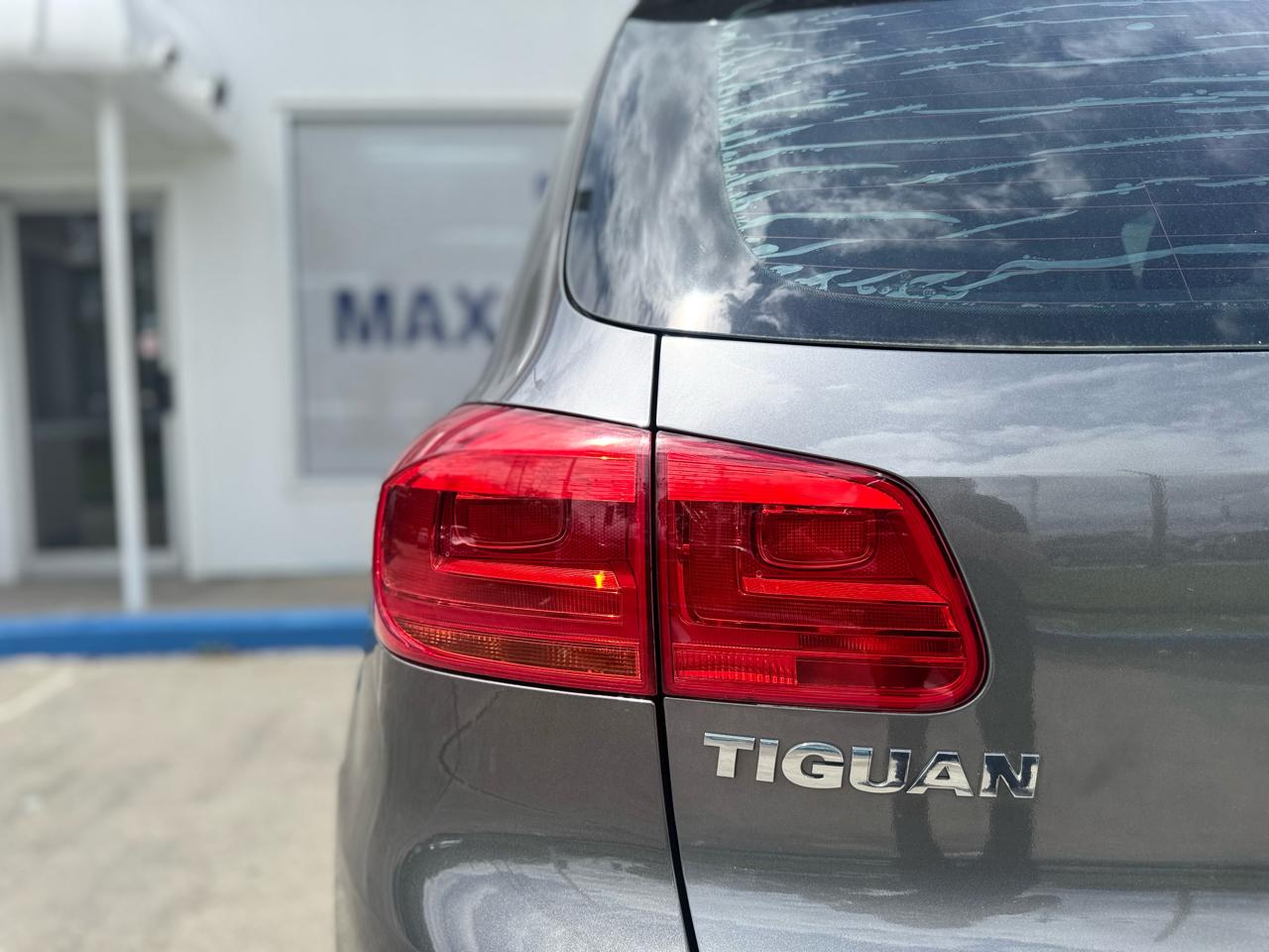 Volkswagen Tiguan S 2016