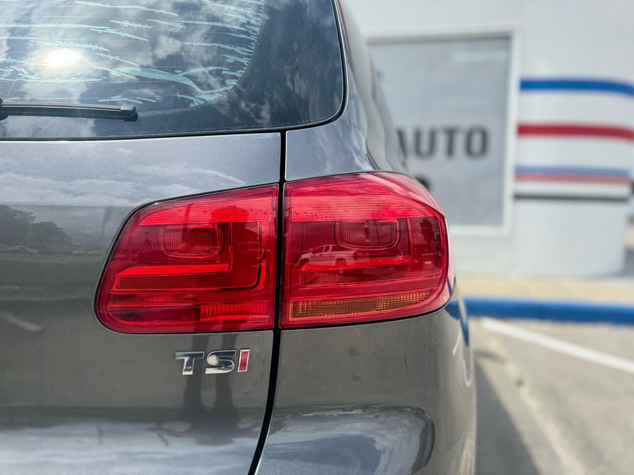 Volkswagen Tiguan S 2016