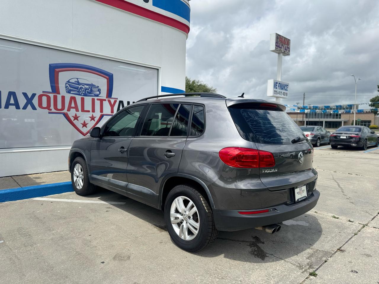 Volkswagen Tiguan S 2016