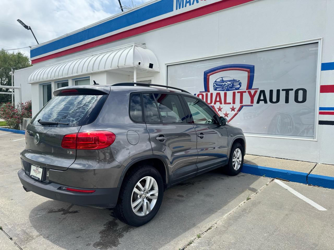 Volkswagen Tiguan S 2016