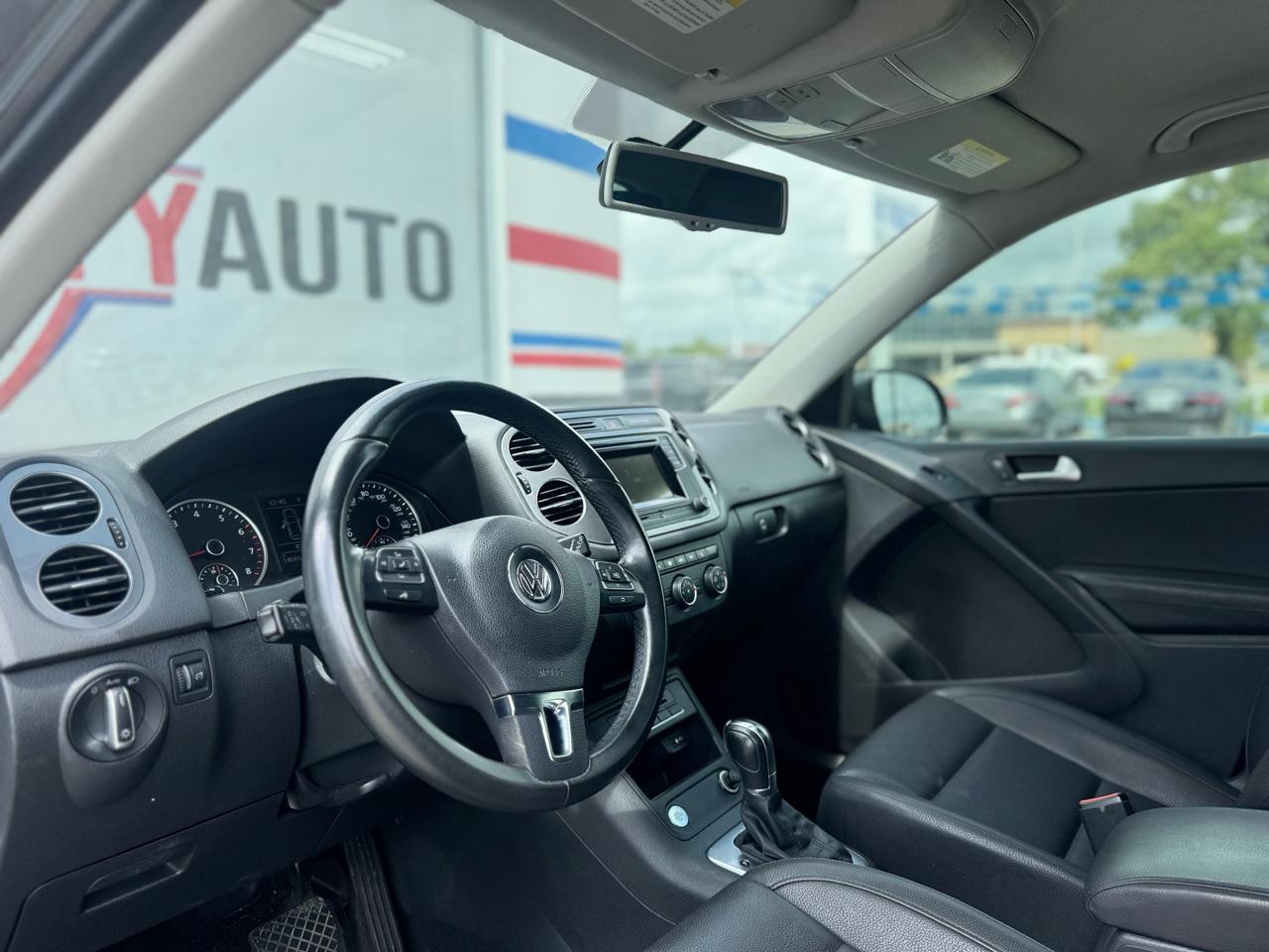 Volkswagen Tiguan S 2016