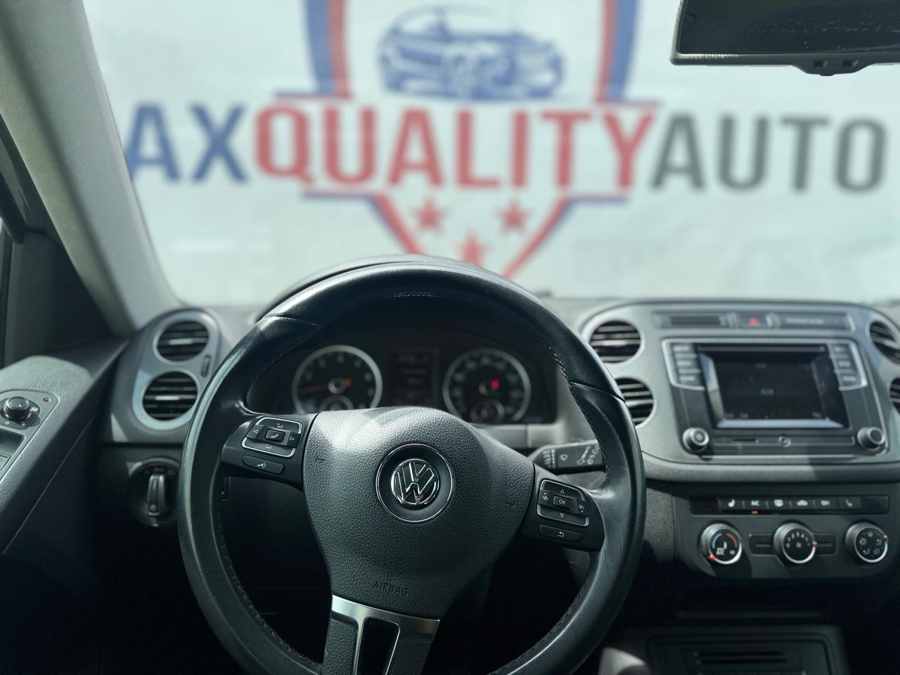 Volkswagen Tiguan S 2016