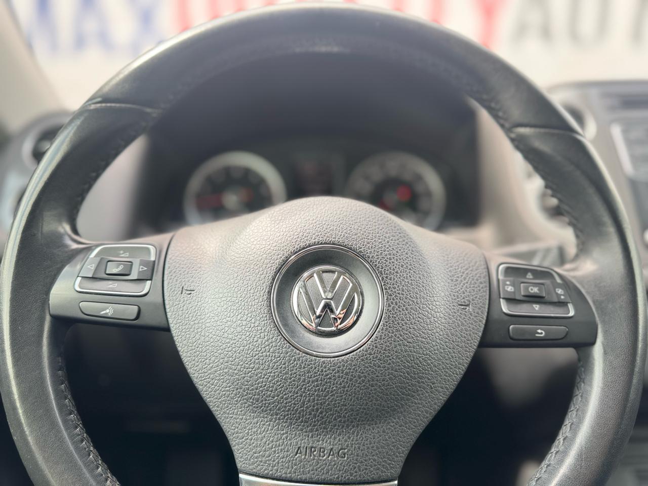 Volkswagen Tiguan S 2016