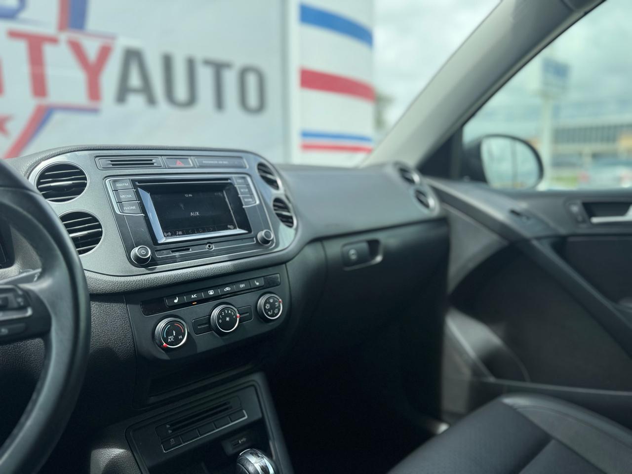 Volkswagen Tiguan S 2016