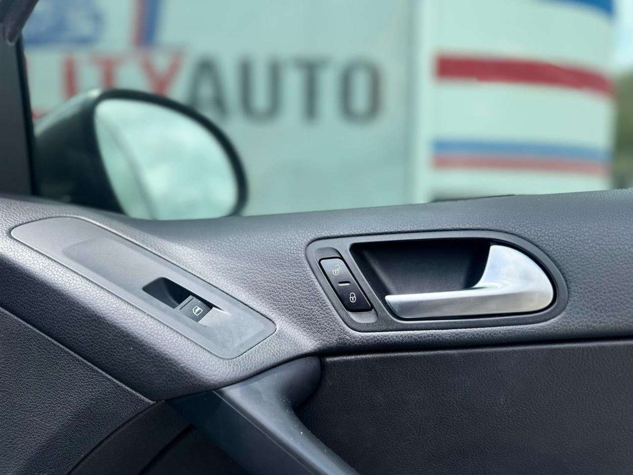 Volkswagen Tiguan S 2016
