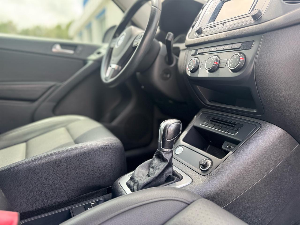 Volkswagen Tiguan S 2016