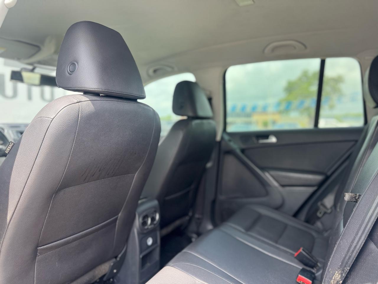 Volkswagen Tiguan S 2016