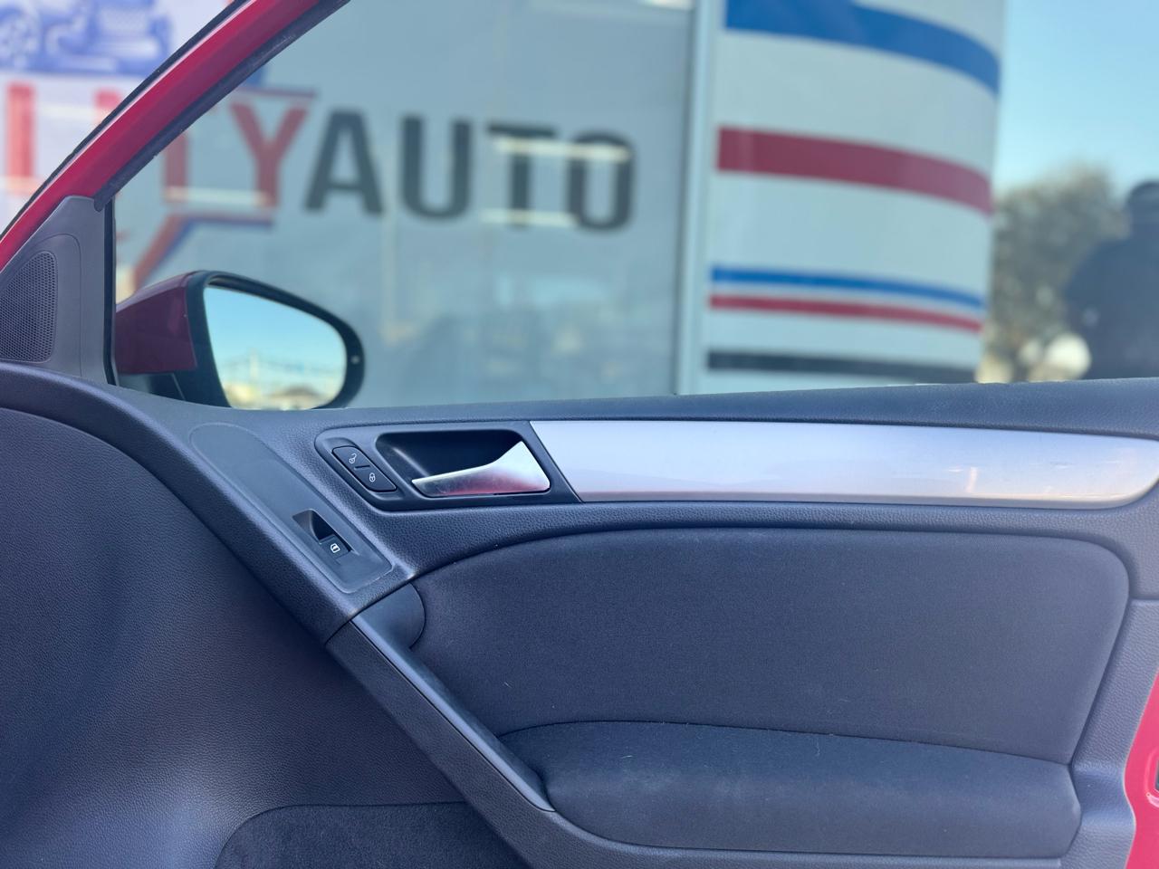 Volkswagen Golf 2.5L Conv & Sunroof 4 Door PZEV 2013