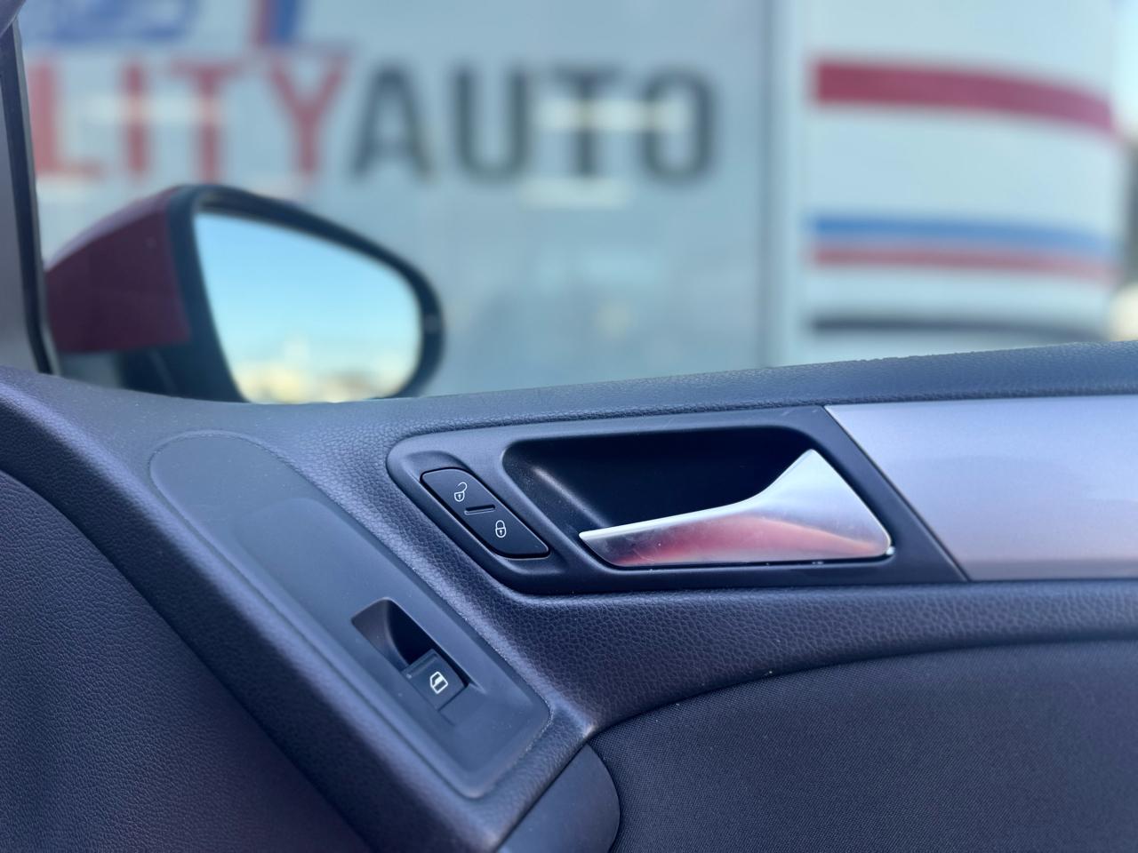 Volkswagen Golf 2.5L Conv & Sunroof 4 Door PZEV 2013