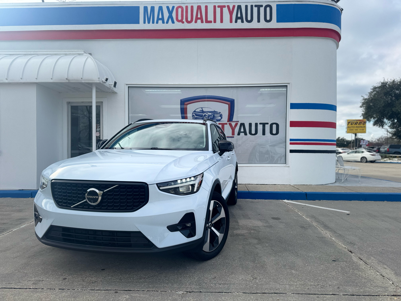 Volvo XC40 B5 Plus Dark AWD 2024