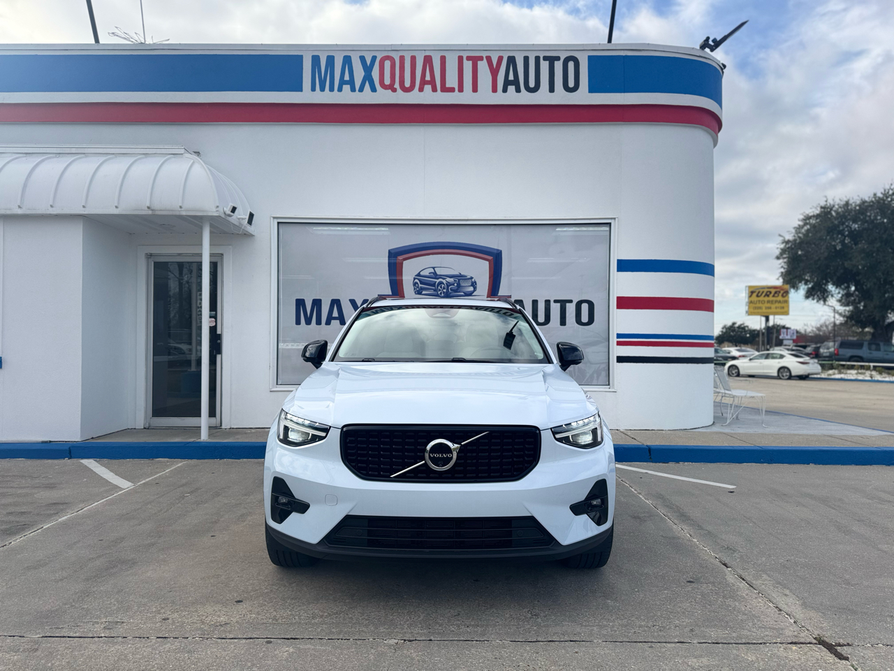 Volvo XC40 B5 Plus Dark AWD 2024