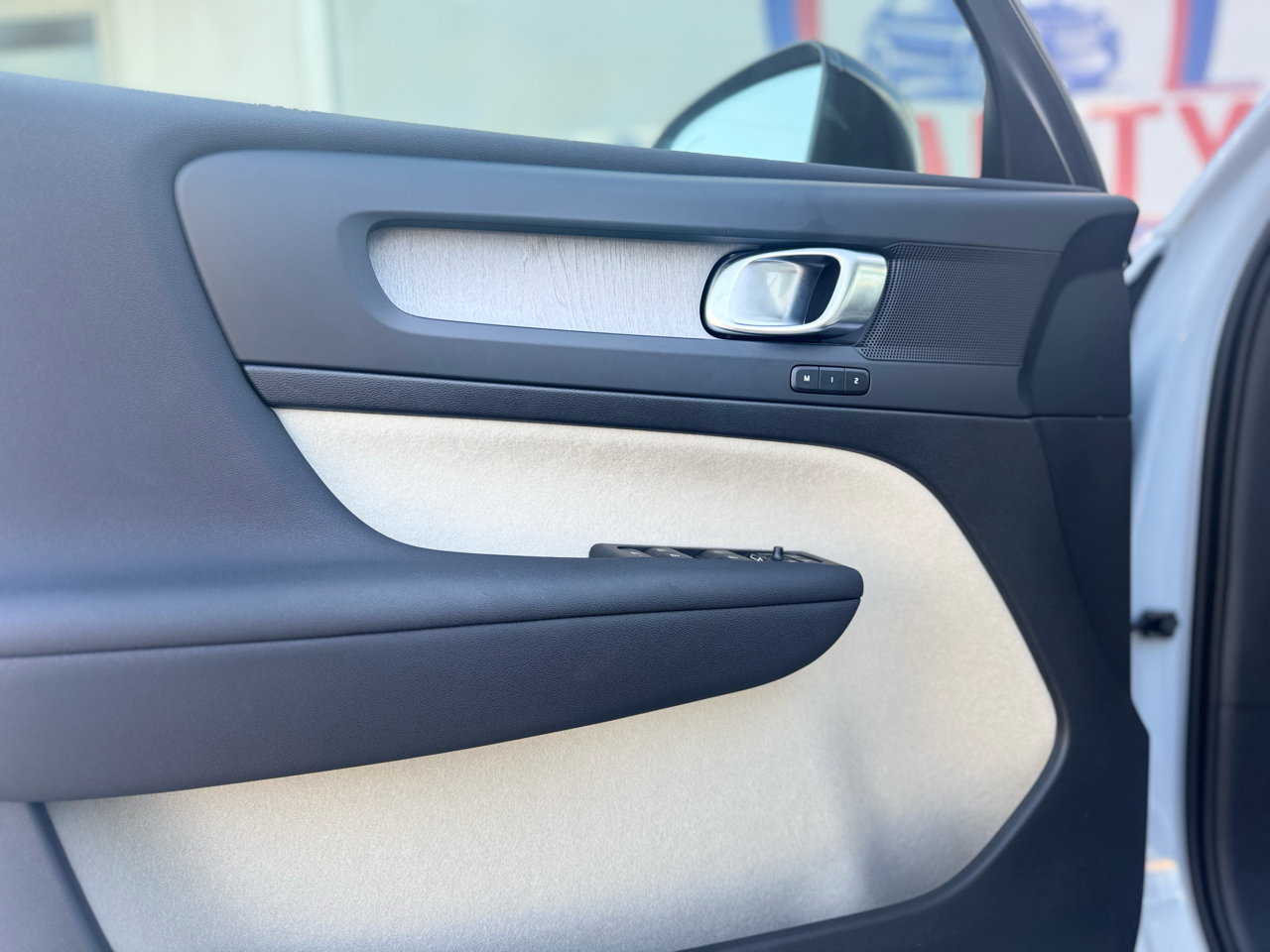 Volvo XC40 B5 Plus Dark AWD 2024